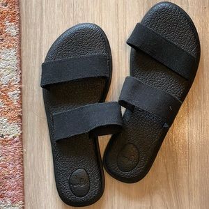 Sanuk Black Yoga Gora